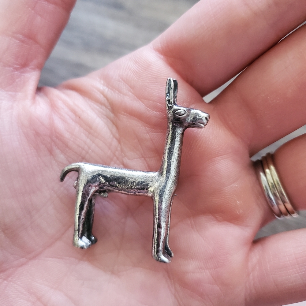 So Cute! Llama Silver Tone Brooch / Pin